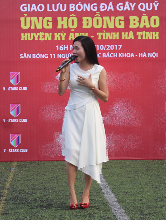 Giải Nhất Sao Mai 2011- ca sĩ Lương Nguyệt Anh cũng c&oacute; mặt.