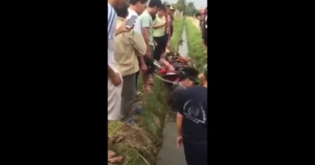 Trộm chó bị dân đẩy xuống mương, đánh thừa sống thiếu chết