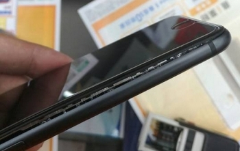 Đã có 7 trường hợp iPhone 8 pin phồng rộp