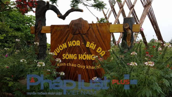 B&atilde;i đ&aacute; s&ocirc;ng Hồng.