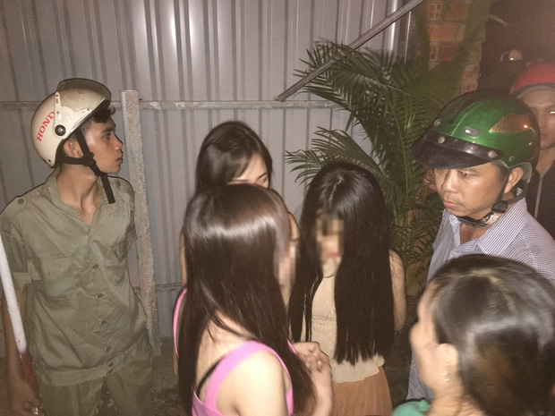 Thiếu nữ sinh năm 2002 bị lừa b&aacute;n v&agrave;o qu&aacute;n c&agrave; ph&ecirc; k&iacute;ch dục. (Ảnh: theo b&aacute;o Thời đại)