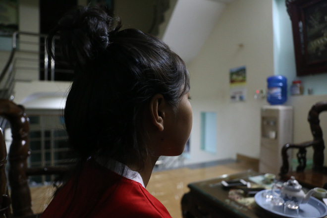 Em H.T.T. kh&ocirc;ng hiểu v&igrave; sao m&igrave;nh bị ch&iacute;nh những người bạn th&acirc;n đ&aacute;nh.