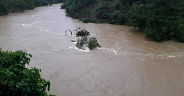 Nghệ An: Nước lũ chia cắt nhiều địa phương