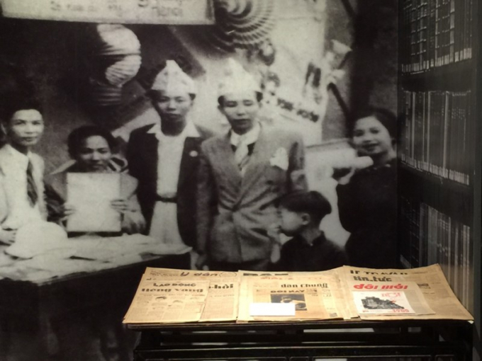 Nhiều tờ b&aacute;o được xuất bản v&agrave;o thời điểm từ năm 1945 trở đi cũng được giới thiệu tại triển l&atilde;m.