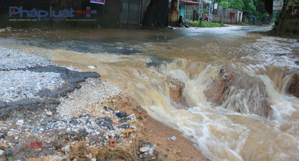 Quốc lộ 217 đoạn qua huyện H&agrave; Trung, Thanh H&oacute;a. (Ảnh: Anh Thắng)
