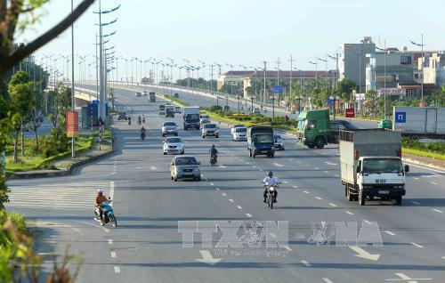 Cầu Đ&ocirc;ng Tr&ugrave; nối quận Long Bi&ecirc;n với huyện Đ&ocirc;ng Anh.