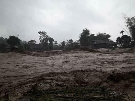 Mưa lớn đ&atilde; l&agrave;m cho nhiều tuyến đường tr&ecirc;n địa b&agrave;n tỉnh Sơn La bị chia cắt.