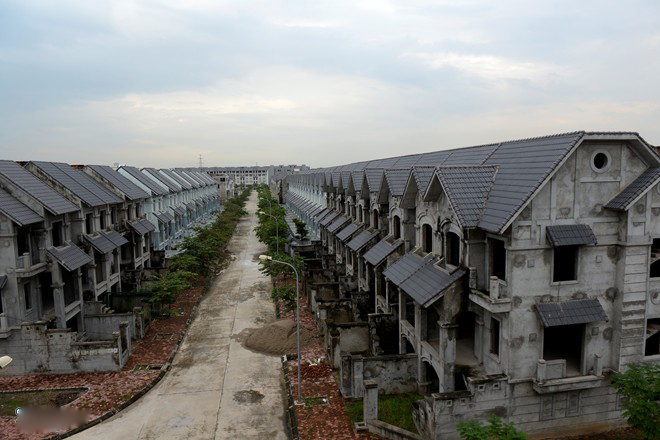 La liệt dự &aacute;n &ldquo;đắp chiếu&rdquo; dọc Đại lộ Thăng Long