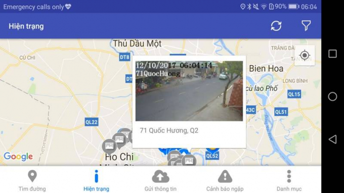 Khi chạm v&agrave;o một biểu tượng m&agrave;u x&aacute;m bất kỳ, người d&acirc;n c&oacute; thể xem camera gi&aacute;m s&aacute;t ngay khu vực đ&oacute; theo thời gian thực để xem t&igrave;nh trạng ngập tại đoạn đường đ&oacute;. C&oacute; rất nhiều camera gi&aacute;m s&aacute;t được đặt tr&ecirc;n c&aacute;c tuyến quan trọng.