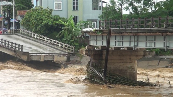 Cầu Thia - nơi ph&oacute;ng vi&ecirc;n Đinh Hữu Dư bị nước lũ cuốn tr&ocirc;i.