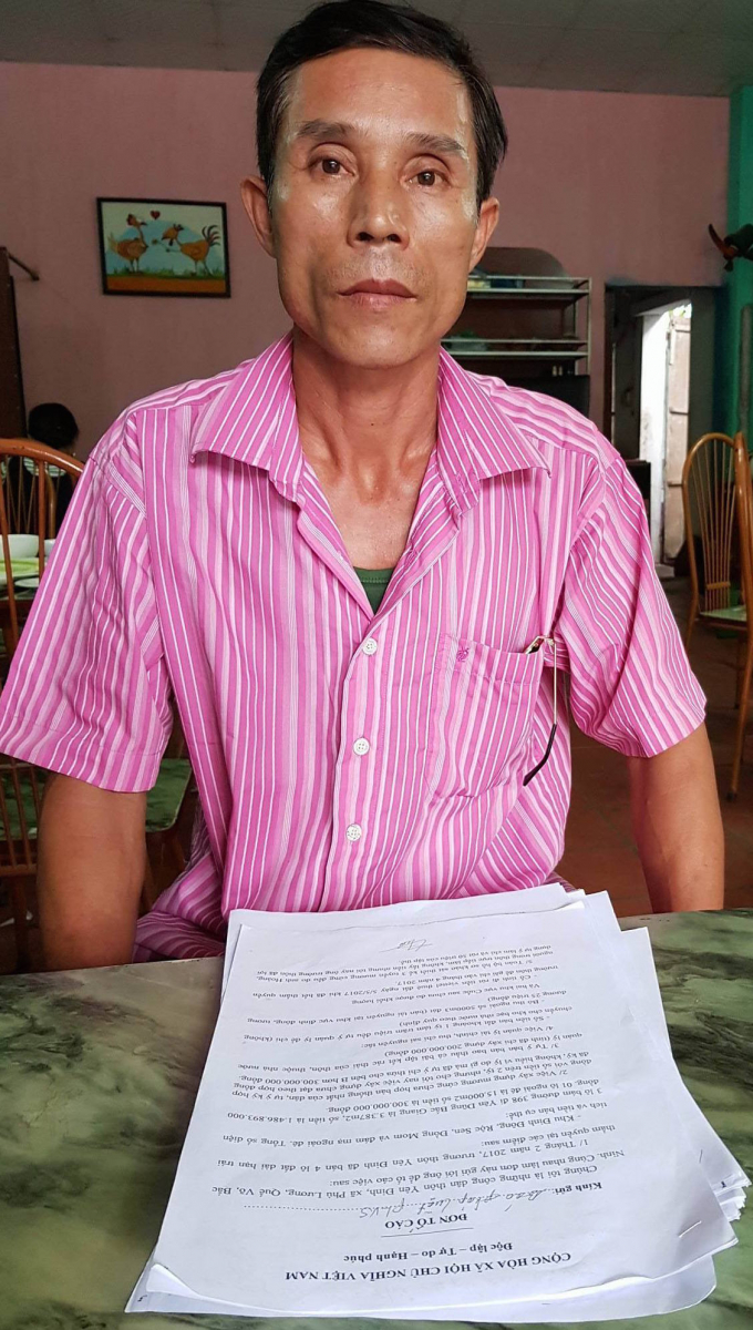 &Ocirc;ng L&ecirc; Văn Hời, người đứng đơn tố c&aacute;o l&atilde;nh đạo th&ocirc;n, x&atilde; Ph&ugrave; Lương l&agrave;m tr&aacute;i ph&aacute;p luật.