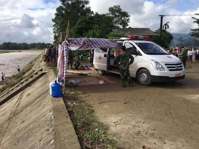 Nh&acirc;n chứng vụ sập cầu Thia kể thời khắc bất lực nh&igrave;n người tr&ocirc;i trong lũ