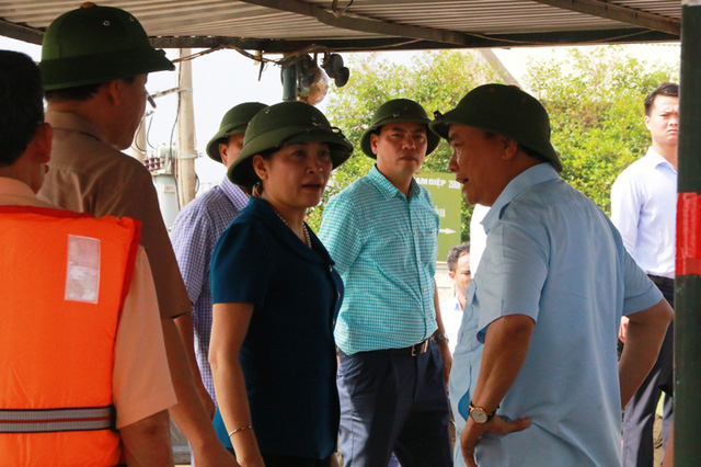 Thủ tướng chỉ đạo l&atilde;nh đạo tỉnh Ninh B&igrave;nh tiếp tục theo d&otilde;i diễn biến ph&uacute;c tạp của mưa b&atilde;o trong thời gian tới, kh&ocirc;ng được chủ quan.