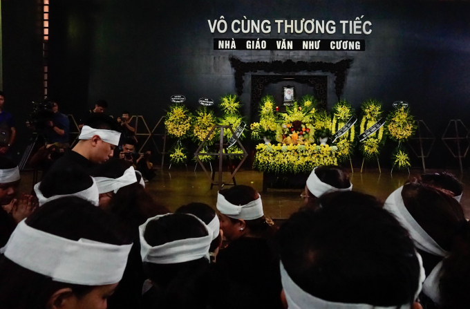 PGS Văn Như Cương được biết đến l&agrave; người th&agrave;nh lập, hiệu trưởng (từ năm 1989 đến 2014) của THPT Lương Thế Vinh, H&agrave; Nội, trường d&acirc;n lập đầu ti&ecirc;n tại Việt Nam. Sau 25 năm l&agrave;m hiệu trưởng, thầy đảm nhiệm cương vị Chủ tịch Hội đồng quản trị trường từ năm 2014.