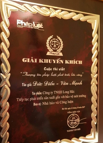 Lễ trao giải Cuộc thi 'Thượng t&ocirc;n ph&aacute;p luật, ph&aacute;t triển bền vững'