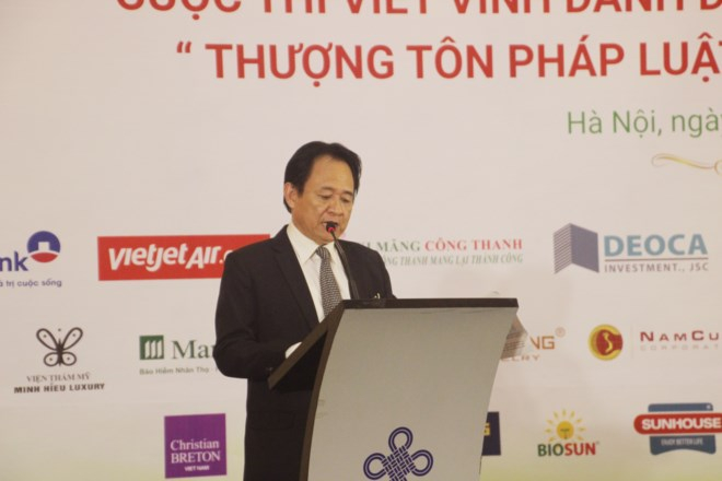 Lễ trao giải Cuộc thi 'Thượng t&ocirc;n ph&aacute;p luật, ph&aacute;t triển bền vững'