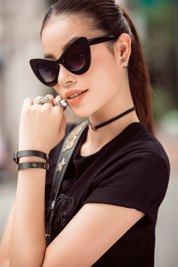 Hoa hậu Phạm Hương sang H&agrave;n Quốc dự Seoul Fashion Week 2017