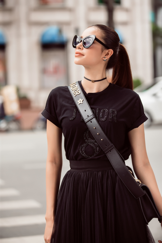 Hoa hậu Phạm Hương sang H&agrave;n Quốc dự Seoul Fashion Week 2017