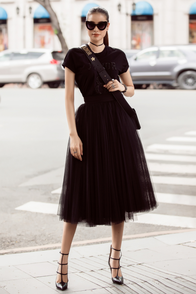 Hoa hậu Phạm Hương sang H&agrave;n Quốc dự Seoul Fashion Week 2017