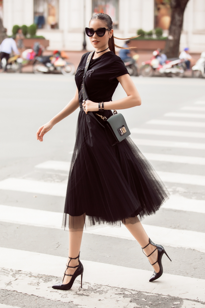 Hoa hậu Phạm Hương sang H&agrave;n Quốc dự Seoul Fashion Week 2017