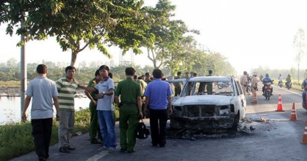 Hậu Giang: Một giám đốc bị chết cháy trong xe hơi