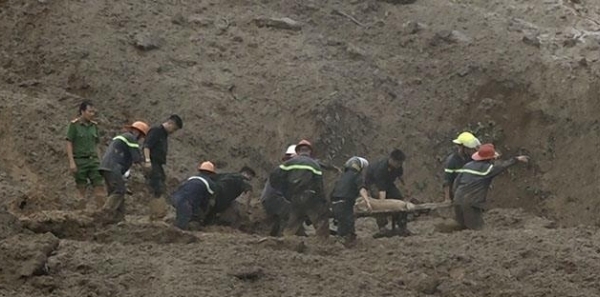 Cân nhắc phương án nổ mìn để tìm kiếm nạn nhân trong vụ sạt lở do bão