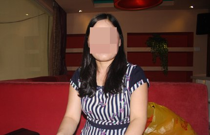 Chị Nguyễn Thị N kể lại chuyện bị &ldquo;phi c&ocirc;ng trẻ&rdquo; lừa t&igrave;nh.