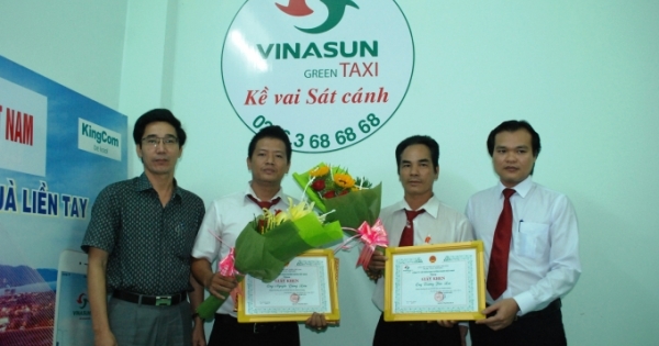Đà Nẵng: Sở Du lịch khen thưởng tài xế trả hơn 400 triệu cho khách