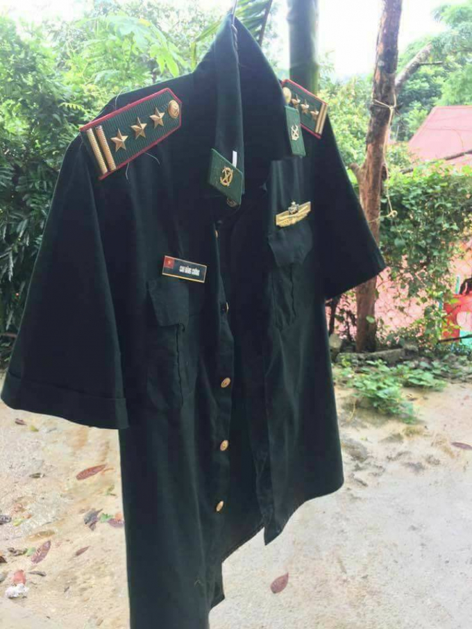 Qu&acirc;n phục của Thượng t&aacute; Cường được t&igrave;m thấy ven bờ s&ocirc;ng c&aacute;ch điểm bị cuốn 2km