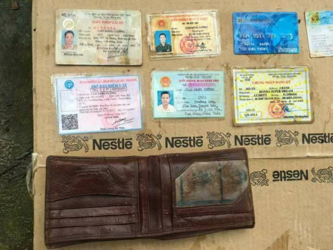 V&iacute; v&agrave; giấy tờ c&aacute; nh&acirc;n của Thượng t&aacute; Cường