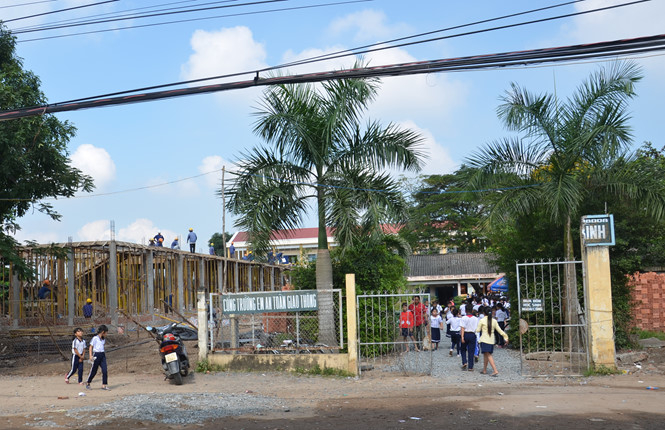 Trường tiểu học Thanh B&igrave;nh đang sửa chữa, x&acirc;y dựng.