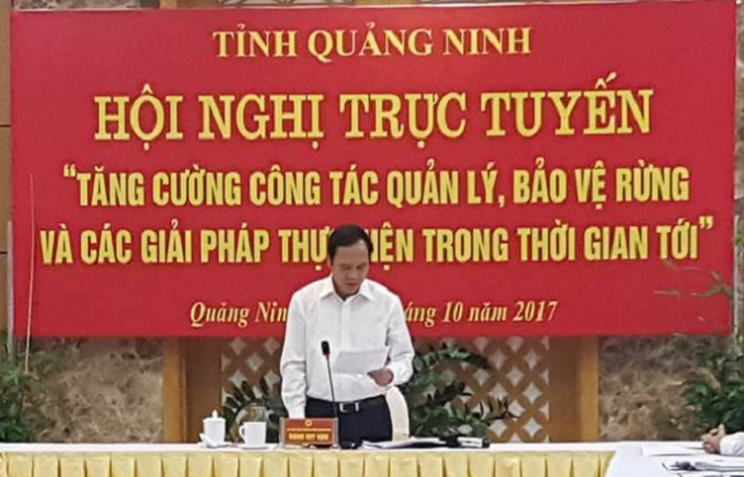 Đồng ch&iacute; Đặng Huy H&acirc;̣u báo cáo với Chính phủ v&ecirc;̀ c&ocirc;ng tác quản lý, phát tri&ecirc;̉n rừng của tỉnh Quảng Ninh.