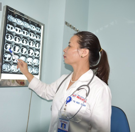BS.CKI. L&ecirc; Thị Ho&agrave;i Thanh, chuy&ecirc;n khoa H&ocirc; Hấp - Bệnh viện Đa khoa MEDLATEC khuyến c&aacute;o, người d&acirc;n cần tầm kiểm so&aacute;t ung thư định kỳ theo 6 th&aacute;ng hoặc 1 năm/1 lần.