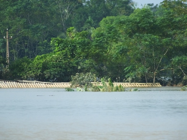 Nhiều nơi tại x&atilde; Thạch Định vẫn ngập s&acirc;u trong nước