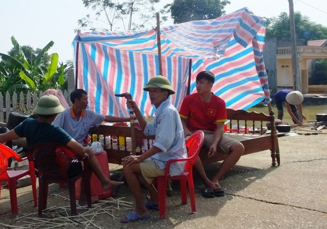 Trời nắng l&ecirc;n khiến sinh hoạt của người d&acirc;n c&agrave;ng th&ecirc;m vất vả