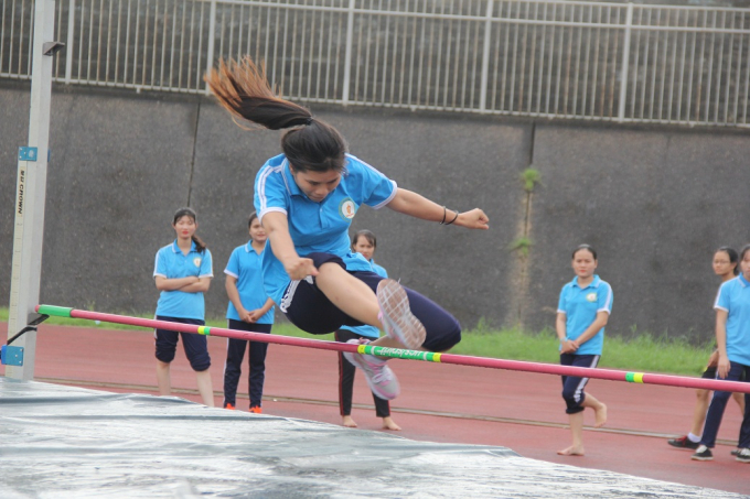 C&aacute;c VĐV nữ tranh t&agrave;i ở nội dung nhảy cao.