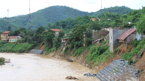 Phát hiện thi thể 2 người Lào bị lũ cuốn trôi vào Việt Nam