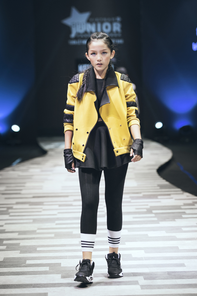 Học tr&ograve; của Vũ C&aacute;t Tường tự tin catwalk.