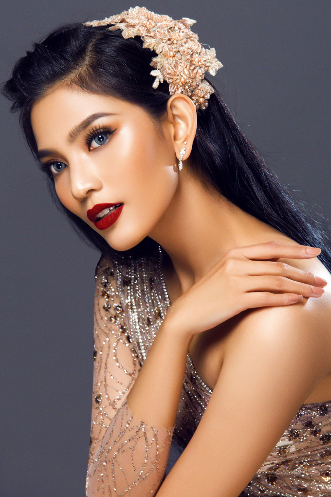 Cận cảnh vẻ đẹp h&uacute;t hồn của Trương Thị May sau 10 năm gia nhập showbiz