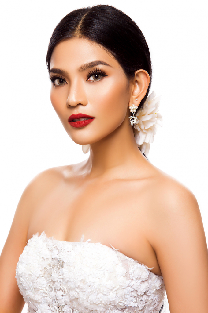 Cận cảnh vẻ đẹp h&uacute;t hồn của Trương Thị May sau 10 năm gia nhập showbiz