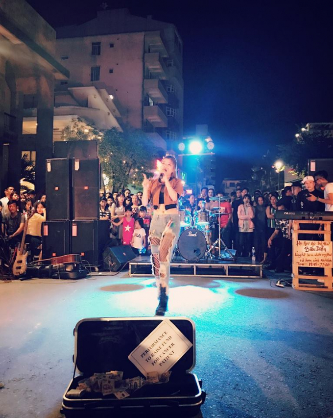 Phố đi bộ Huế: Cảm động chương tr&igrave;nh biểu diễn nghệ thuật l&agrave;m thiện nguyện