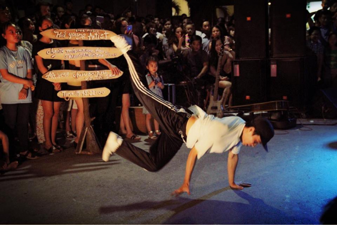 Phố đi bộ Huế: Cảm động chương tr&igrave;nh biểu diễn nghệ thuật l&agrave;m thiện nguyện