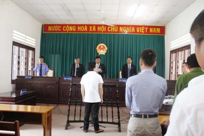 Hội đồng x&eacute;t xử tiếp tục quyết định trả hồ sơ điều tra lại.