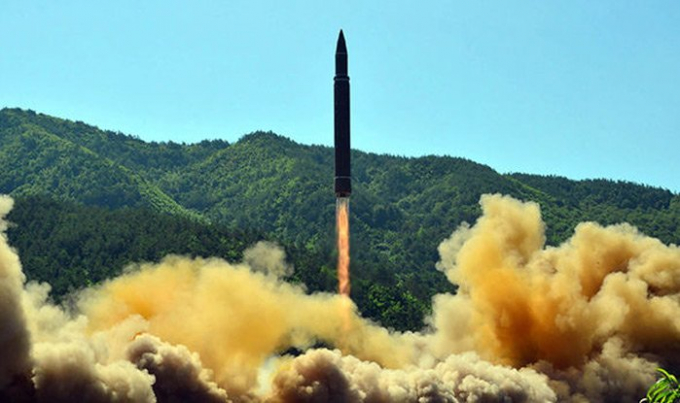 Vụ thử ICBM đầu ti&ecirc;n của Triều Ti&ecirc;n đặt lục địa Mỹ v&agrave;o tầm bắn. (Ảnh: Express)