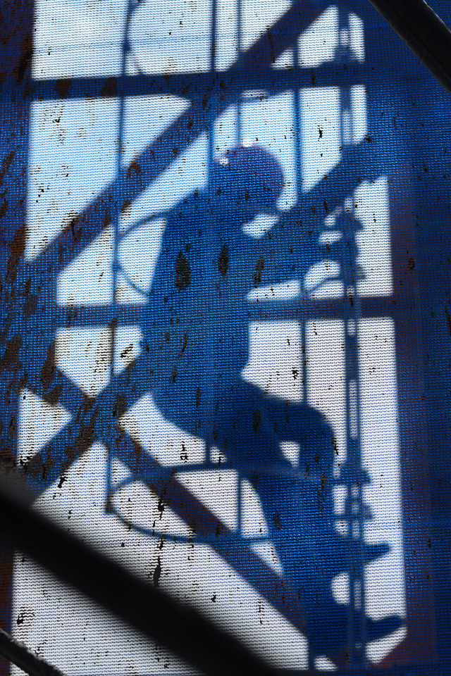 Chuyện về một người đàn ông mưu sinh ở giữa lưng chừng trời!