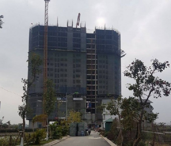 T&ograve;a nh&agrave; HH1 đường Đại Mỗ, phường Đại Mỗ của C&ocirc;ng ty cổ phần đầu tư địa ốc Alaska đ&igrave;nh đ&atilde; bị đ&igrave;nh chỉ hoạt động x&acirc;y dựng.