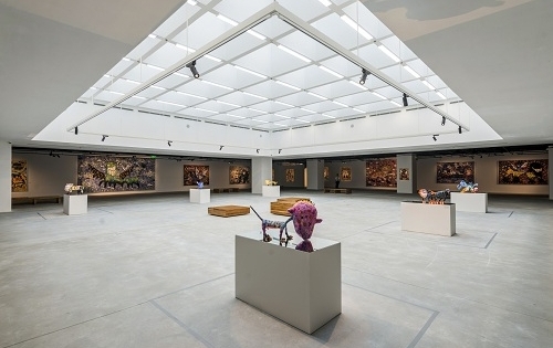 Xem tranh “khủng” của họa sĩ Lê Kinh Tài ở VCCA