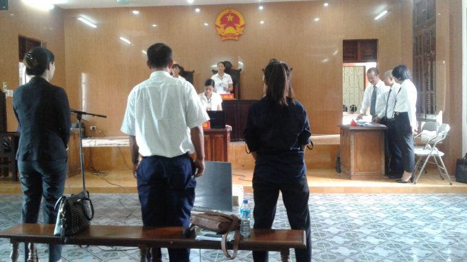 Trước đ&oacute;, ng&agrave;y 21/9, phi&ecirc;n t&ograve;a được mở nhưng phải ho&atilde;n cho đến ng&agrave;y 20/10 tới đ&acirc;y.