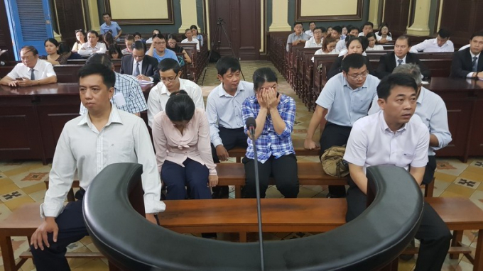 C&aacute;c bị c&aacute;o tại phi&ecirc;n t&ograve;a. (Ảnh: b&aacute;o Người lao động)