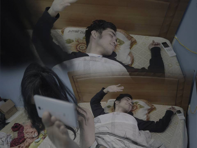 B&iacute; k&iacute;p ''người ấy đến tận giường gọi dậy mỗi s&aacute;ng.''